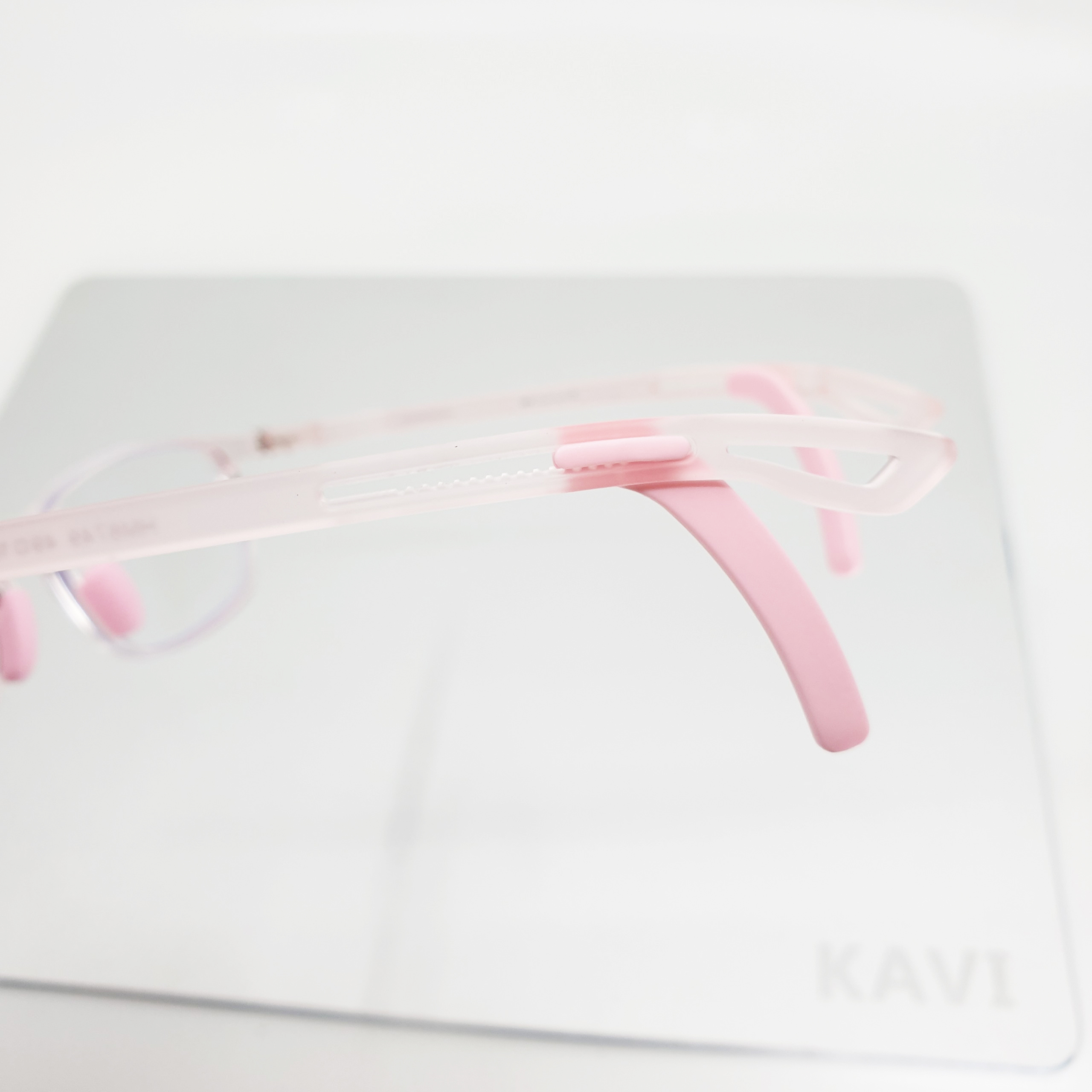 Kính chống ánh sáng xanh dành cho trẻ em từ 6-12 tuổi KV046