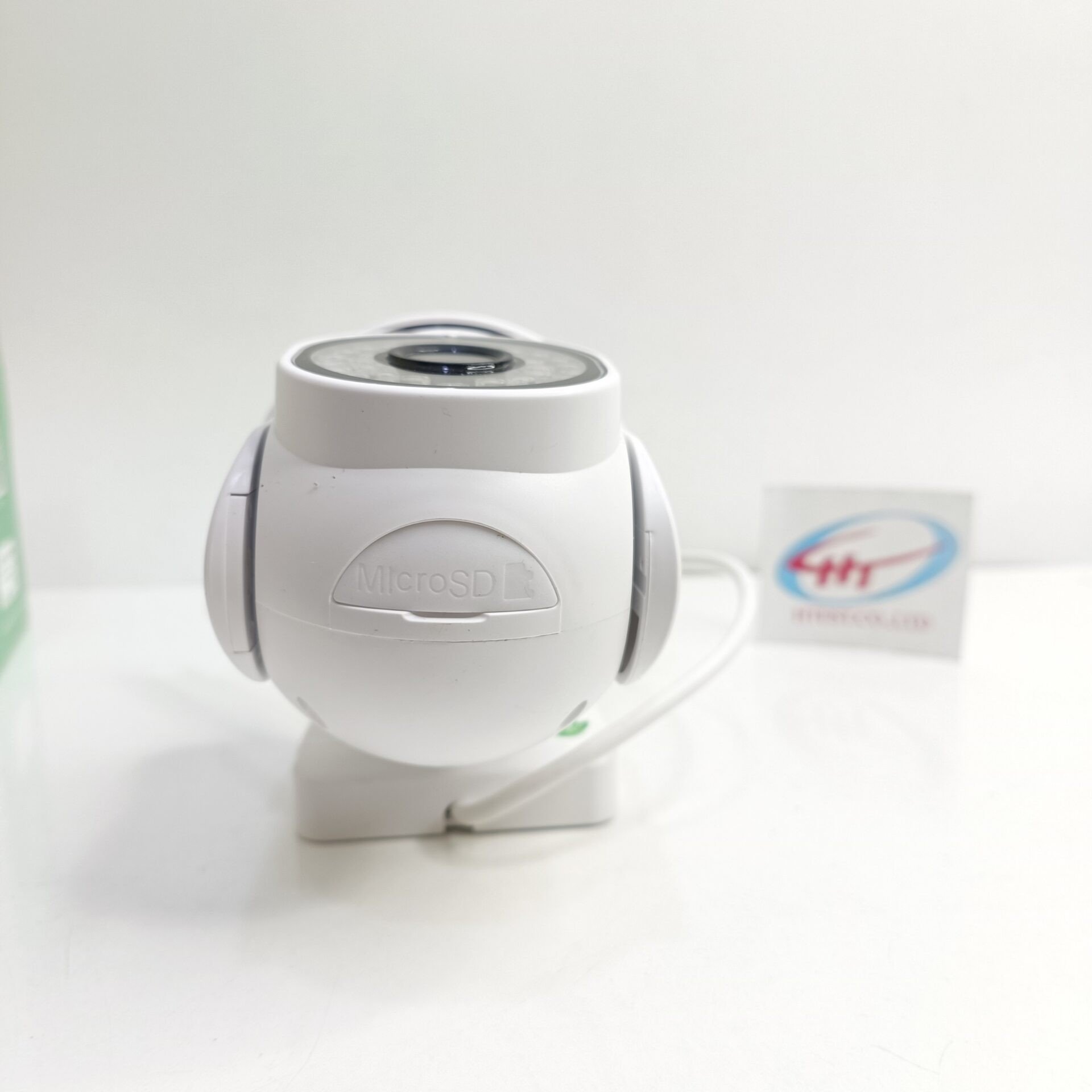 CAMERA PTZ NGOÀI TRỜI 2.0,KÈM THẺ NHỚ 32G - HÀNG CHÍNH HÃNG.