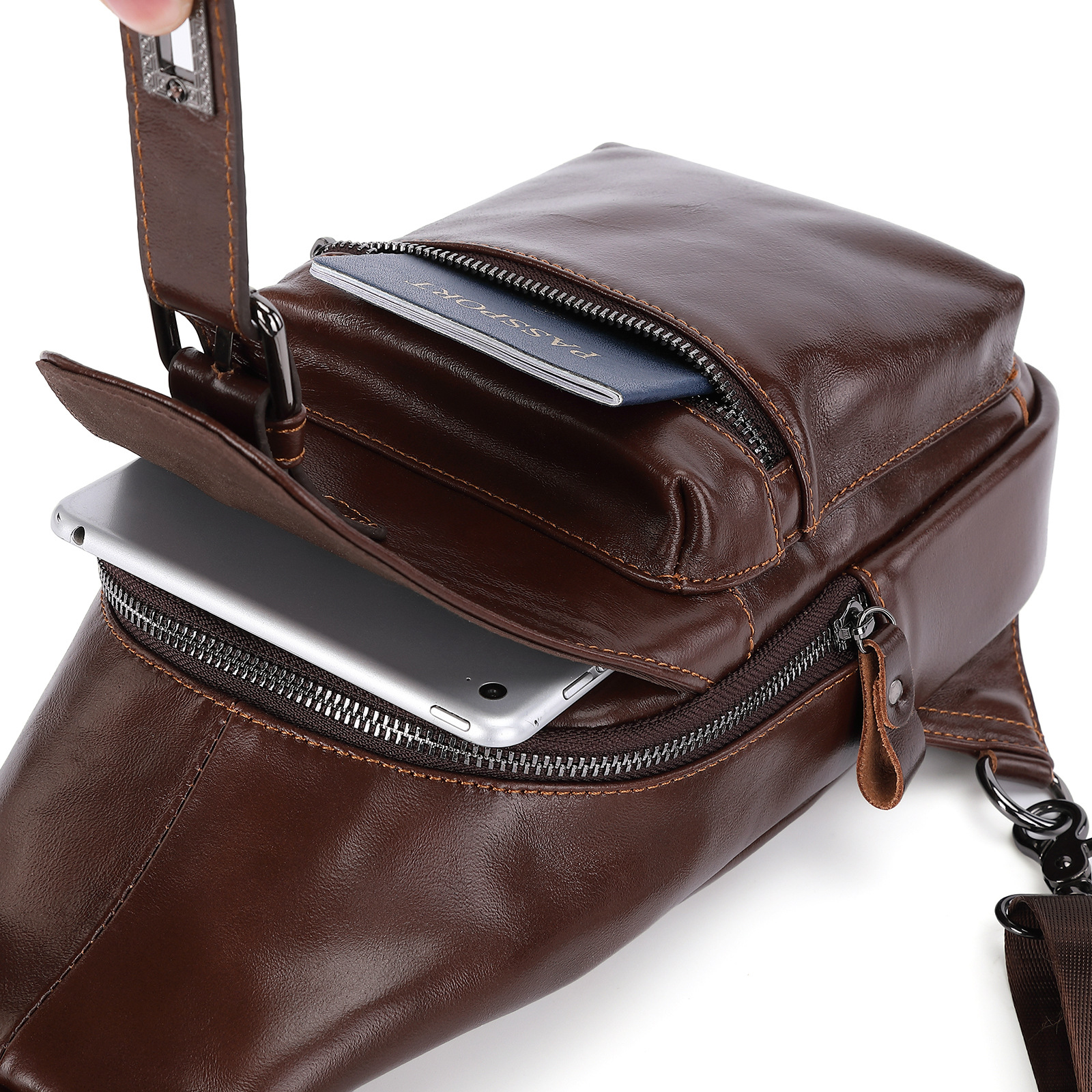 Túi đeo chéo nam DA BÒ THẬT – BEE GEE DCN9356