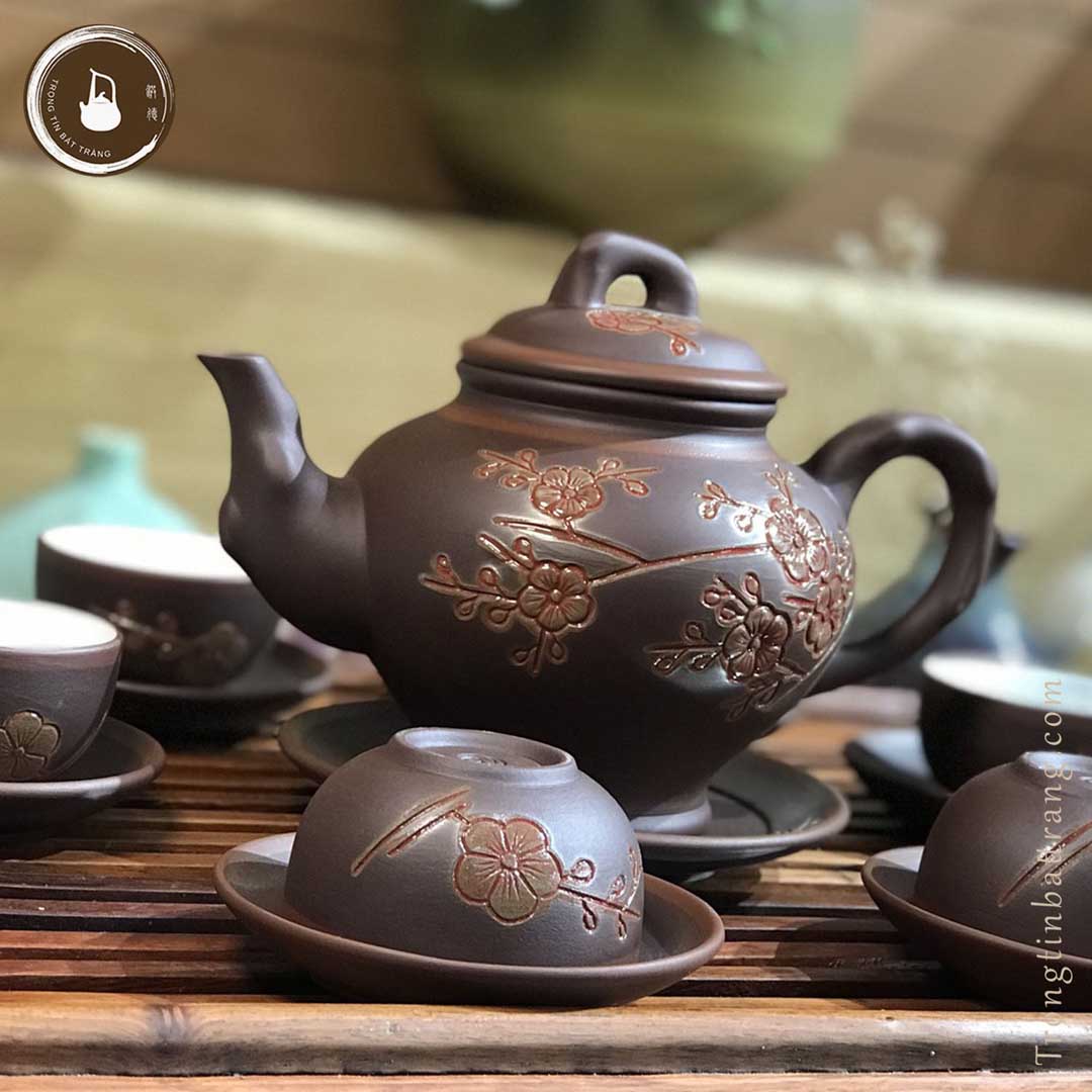 Bộ Ấm Chén Trà Đạo Gốm Tử Sa Bát Tràng Hoa Mai Dáng Trường Thanh Dung Tích 500ml AVMT 67