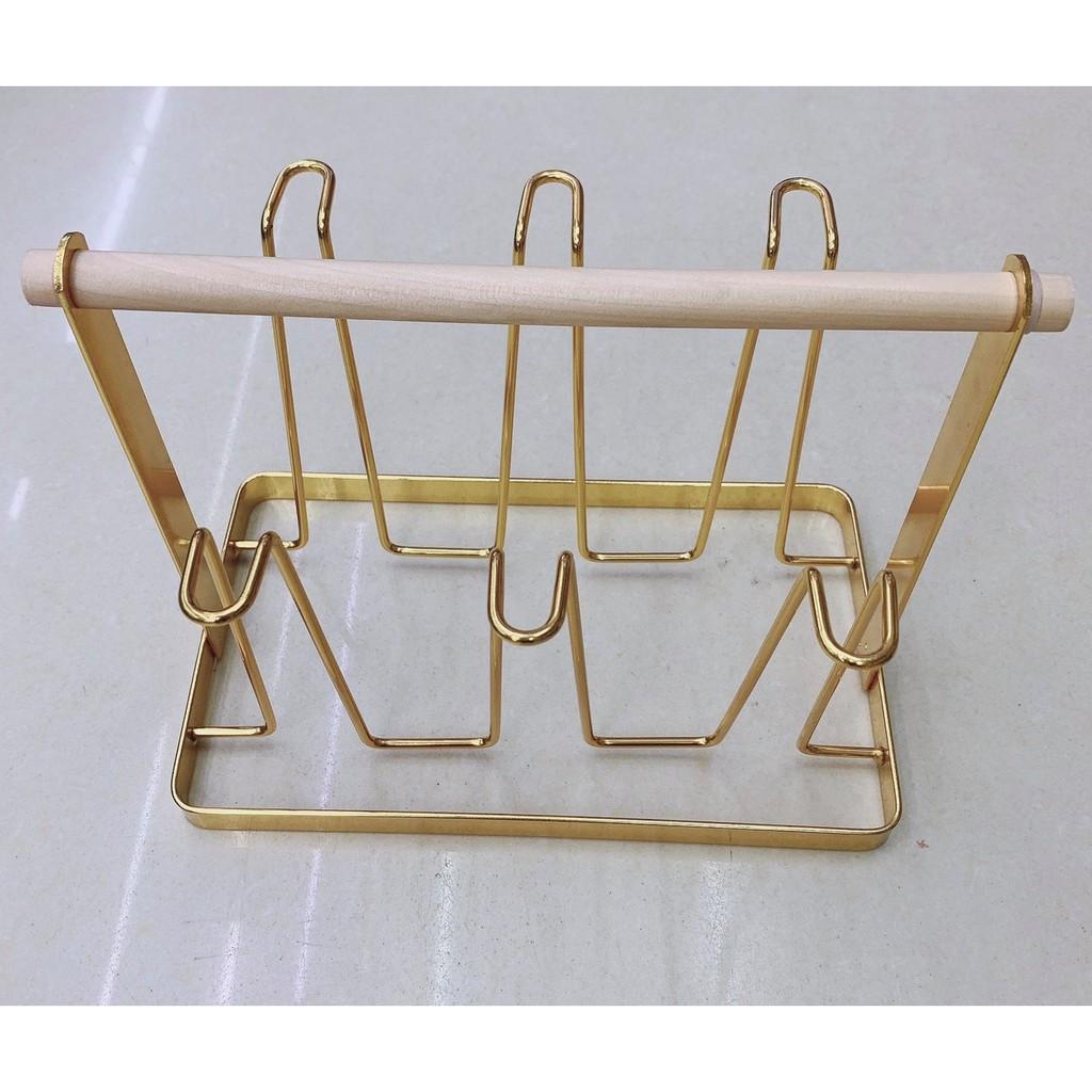 Giá úp ly cốc chữ nhật màu vàng sang trọng