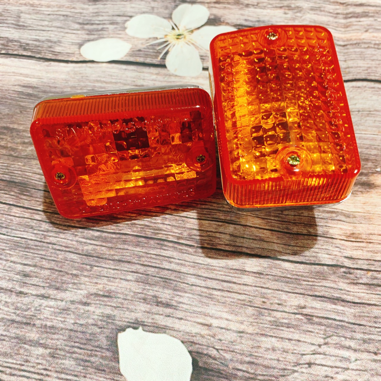 Bộ 2 đèn xin nhan trước xe Cub 82 đời cũ LOẠI ĐẸP