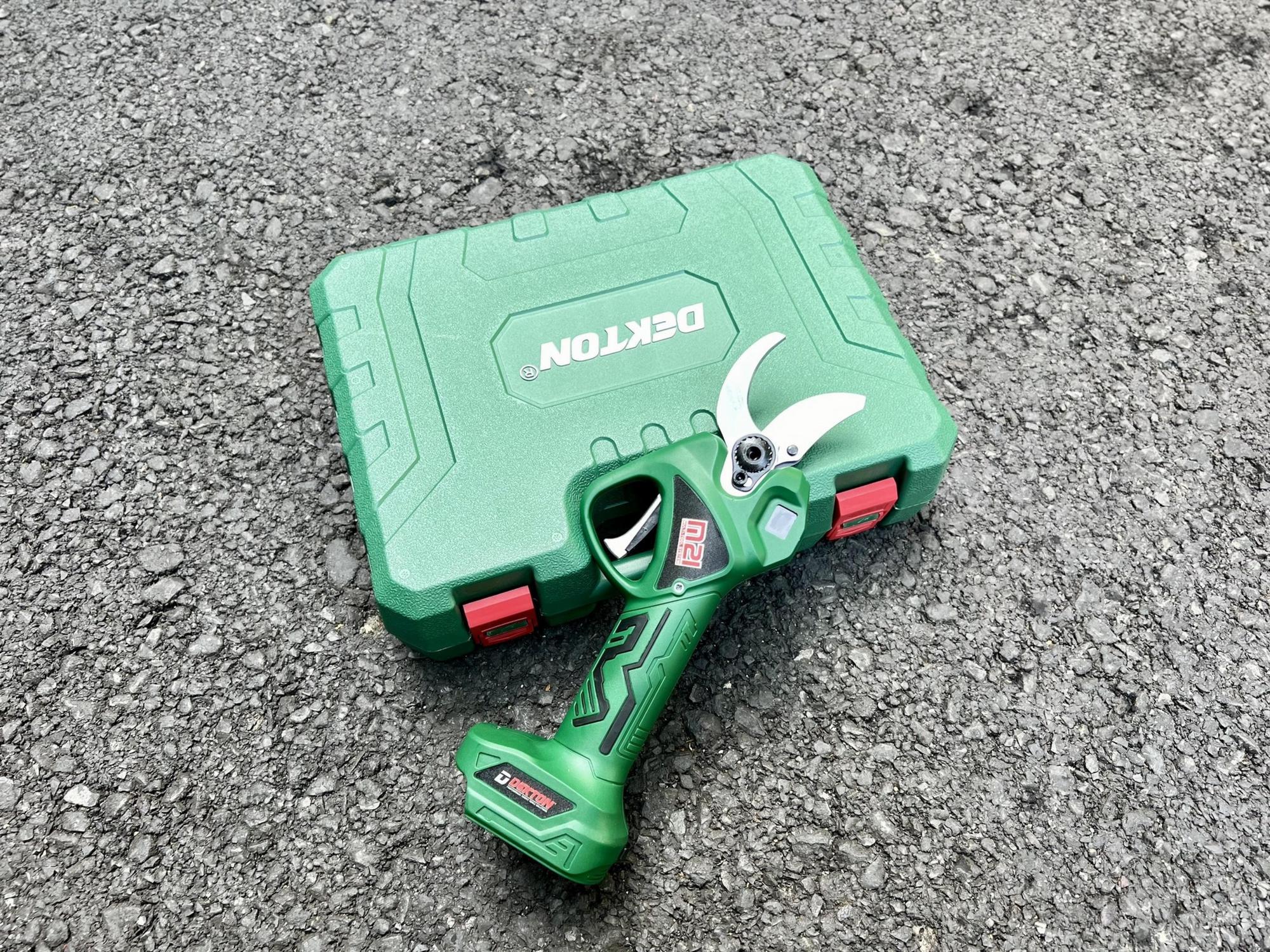 COMBO Máy cắt cành 40mm pin 21V Dekton M21-MCC40 Tặng Lưỡi cắt DK-BL40 - KM_T8 -HÀNG CHÍNH HÃNG