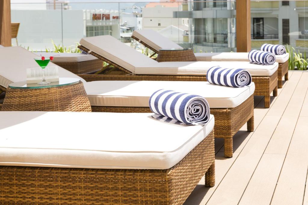 Combo 3N2D KS Liberty Central Hotel Nha Trang: VMB khứ hồi Hà Nội - Nha Trang + Phòng Tiêu Chuẩn + Ăn sáng