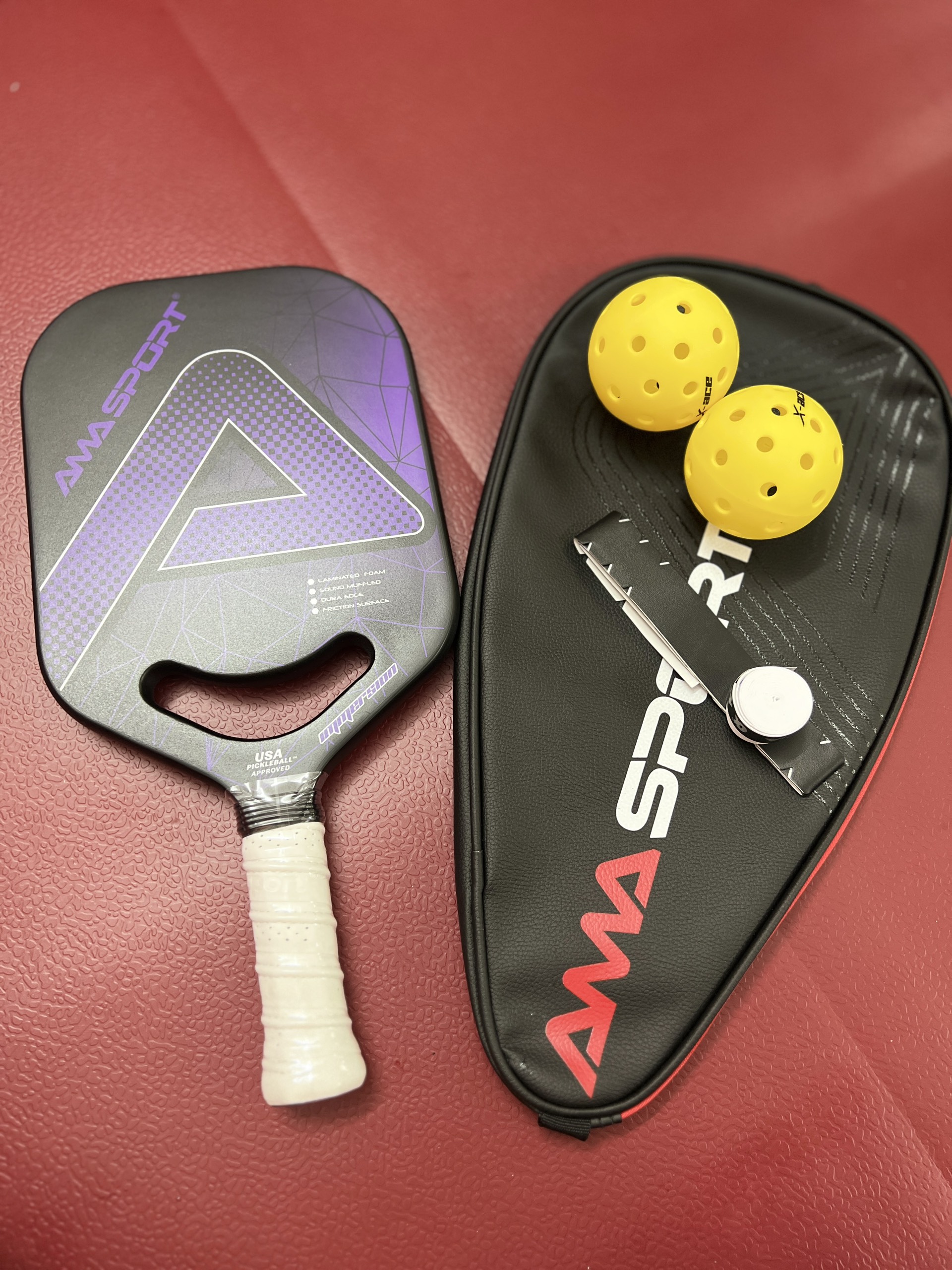 Bộ vợt pickleball AMA SPORT PP001 (gồm 1 vợt,2 bóng, cuốn cán,túi da) bề mặt sợi carbon dày 20mm cao cấp, diện tích mặt vợt rộng 198mm, trọng lượng 235g thích hợp cho người chơi tập luyện đến chuyên nghiệp