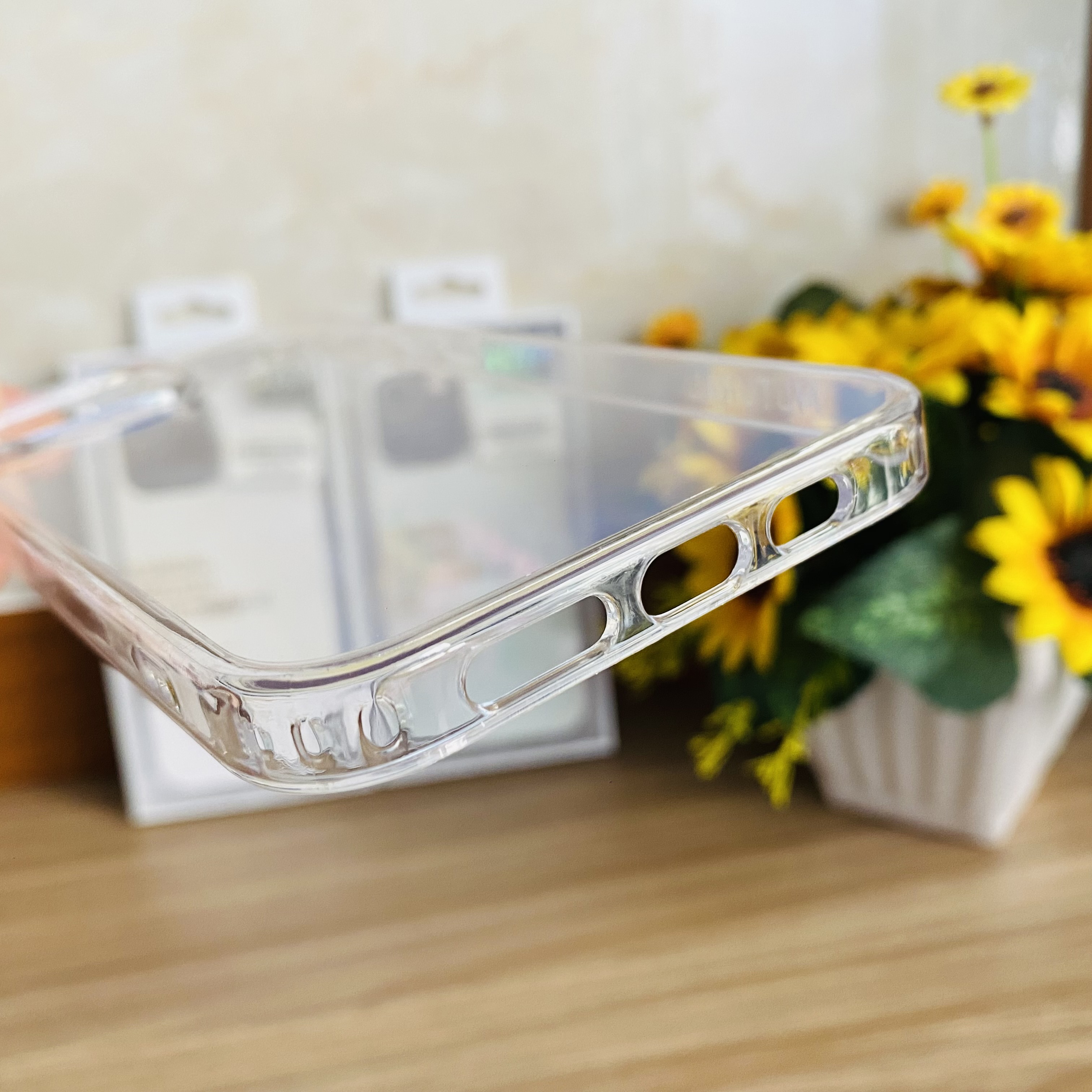 Ốp lưng Mutural trong phản quang dành cho iPhone 13 Pro Max - Hàng chính hãng