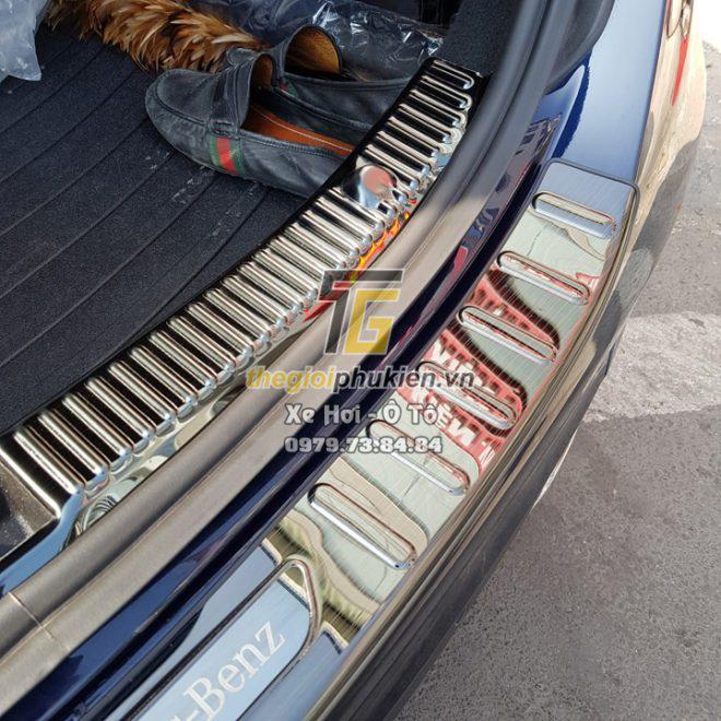 Bộ sản phẩm ỐP BẬC CỐP CẢ BỘ VÀ BẬC CỬA TRONG vân Titan xe Mercedes C