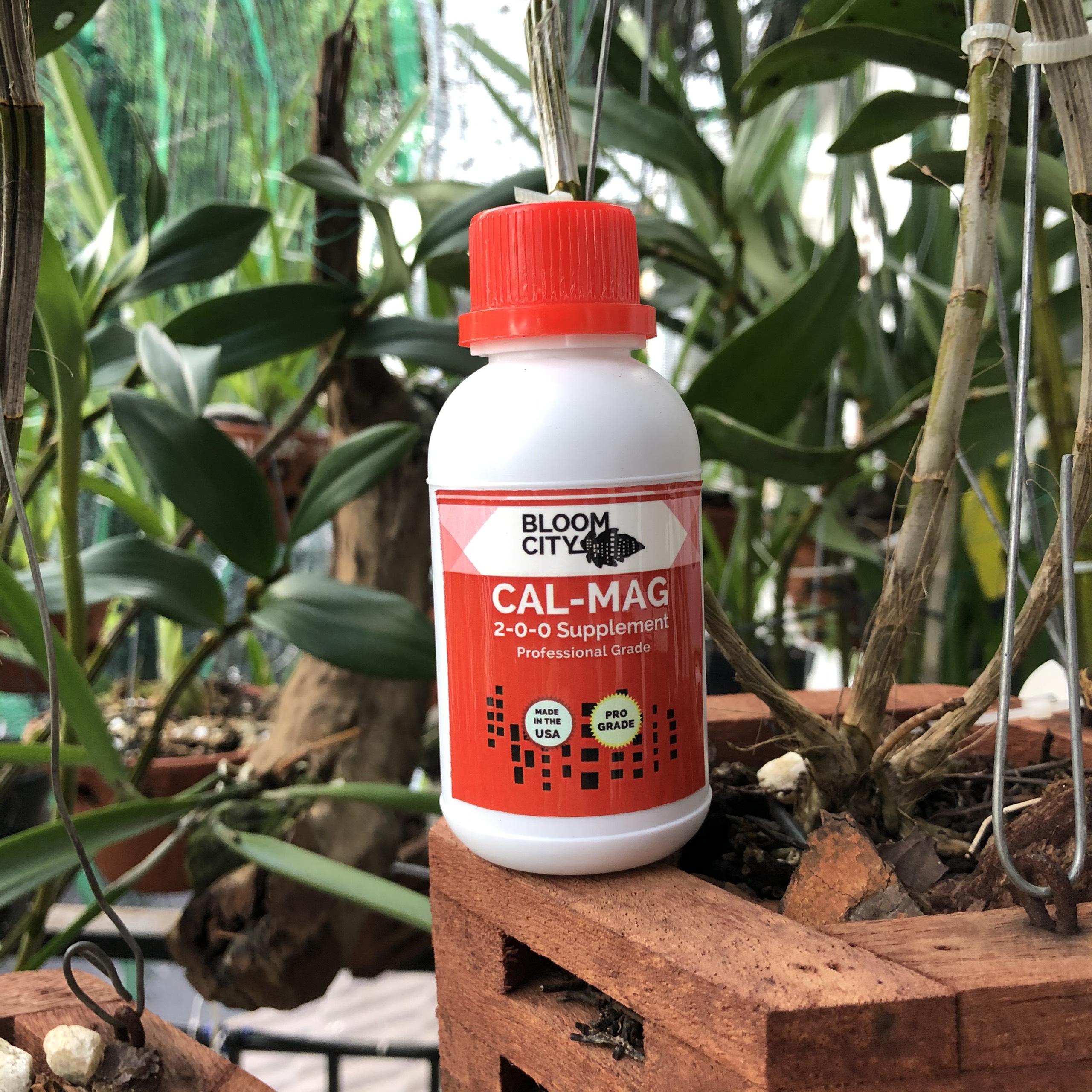 Phân bón hữu cơ trung vi lượng CAL - MAG 2-0-0