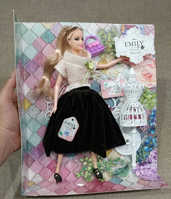 Bộ búp bê thời trang Emily QJ077D