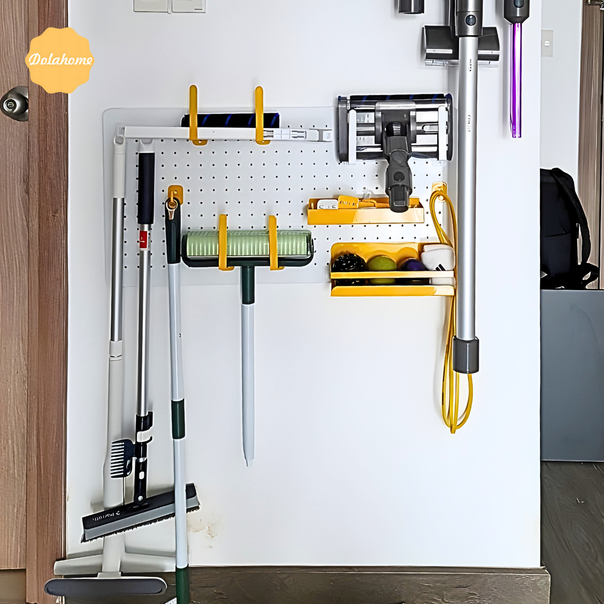 Bảng lỗ Pegboard Dola Home kim loại cao cấp. Kệ để máy hút bụi Dyson, đồ dùng gia đình và dụng cụ vệ sinh nhà cửa