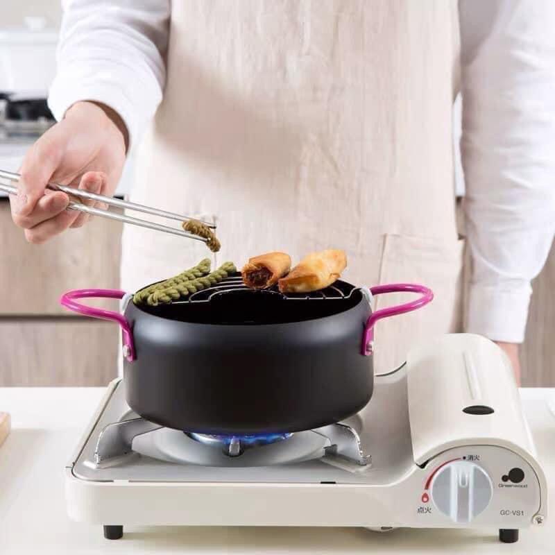 NỒI CHIÊN LỌC DẦU CHỐNG DÍNH ĐA NĂNG CÓ VĨ GÁC RÁO DẦU , DÙNG ĐƯỢC CHO MỌI BẾP BẾP GA BẾP TỪ ..