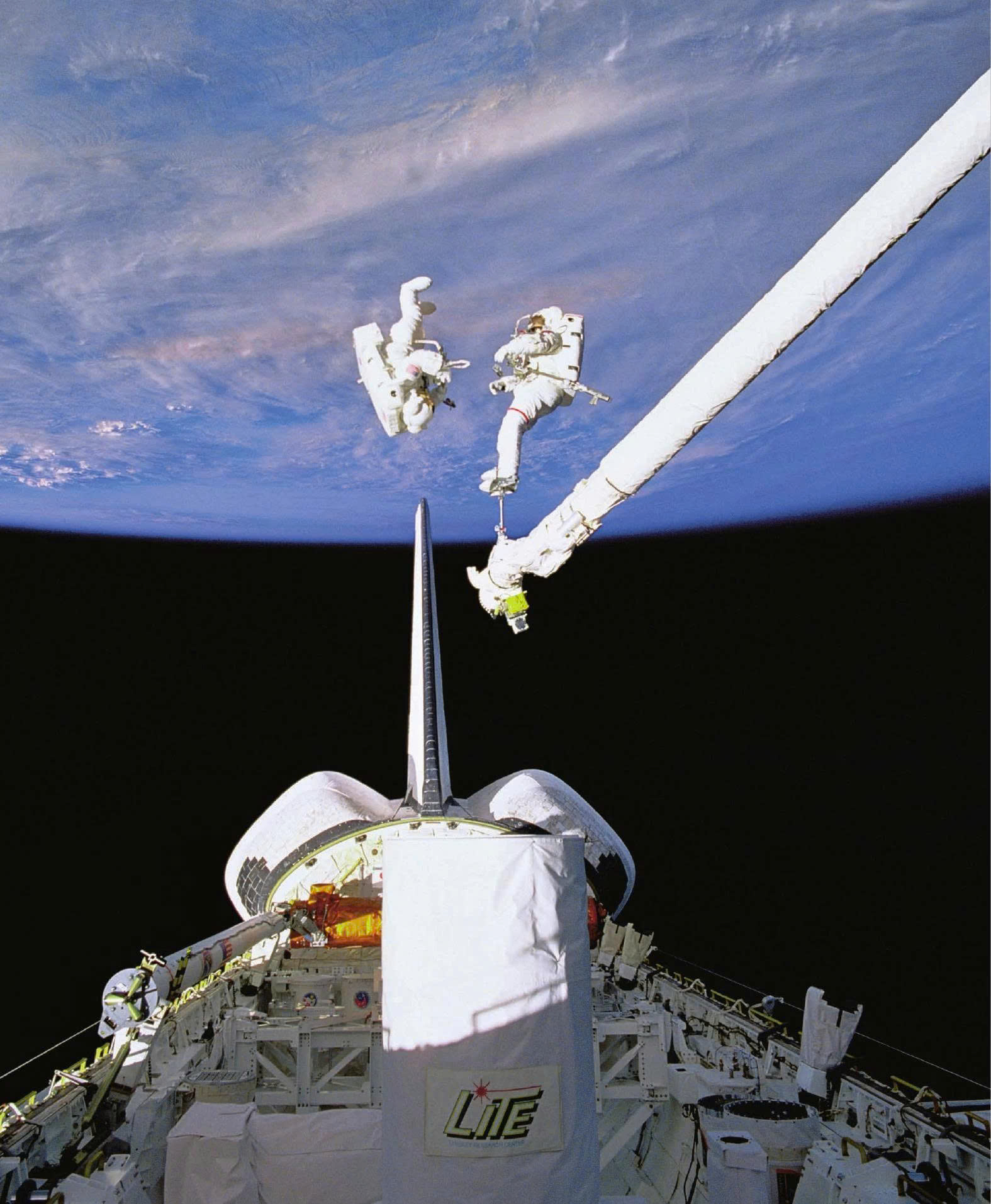 Sách - Thiên Văn Học Trực Quan