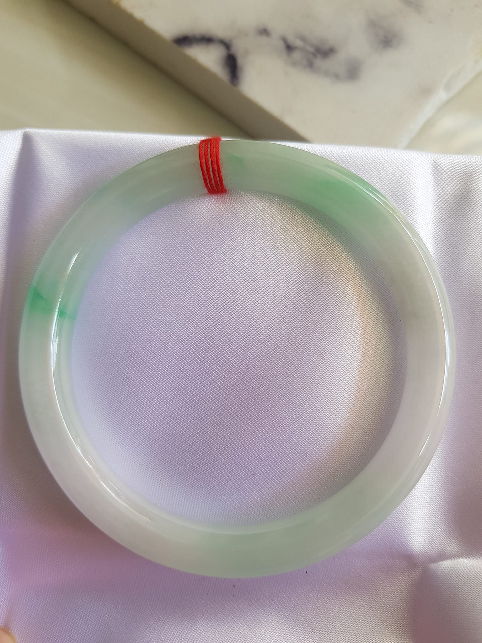 Vòng ĐÁ CẨM THẠCH TỰ NHIÊN TR Lý SAO 58  Size vòng 58mm x Dầy 8mm màu Trắng Bóng xanh lý nhẹ Đẹp sang  Nữ mệnh Kim mệnh Thủy 56kg - 68kg đeo ạ