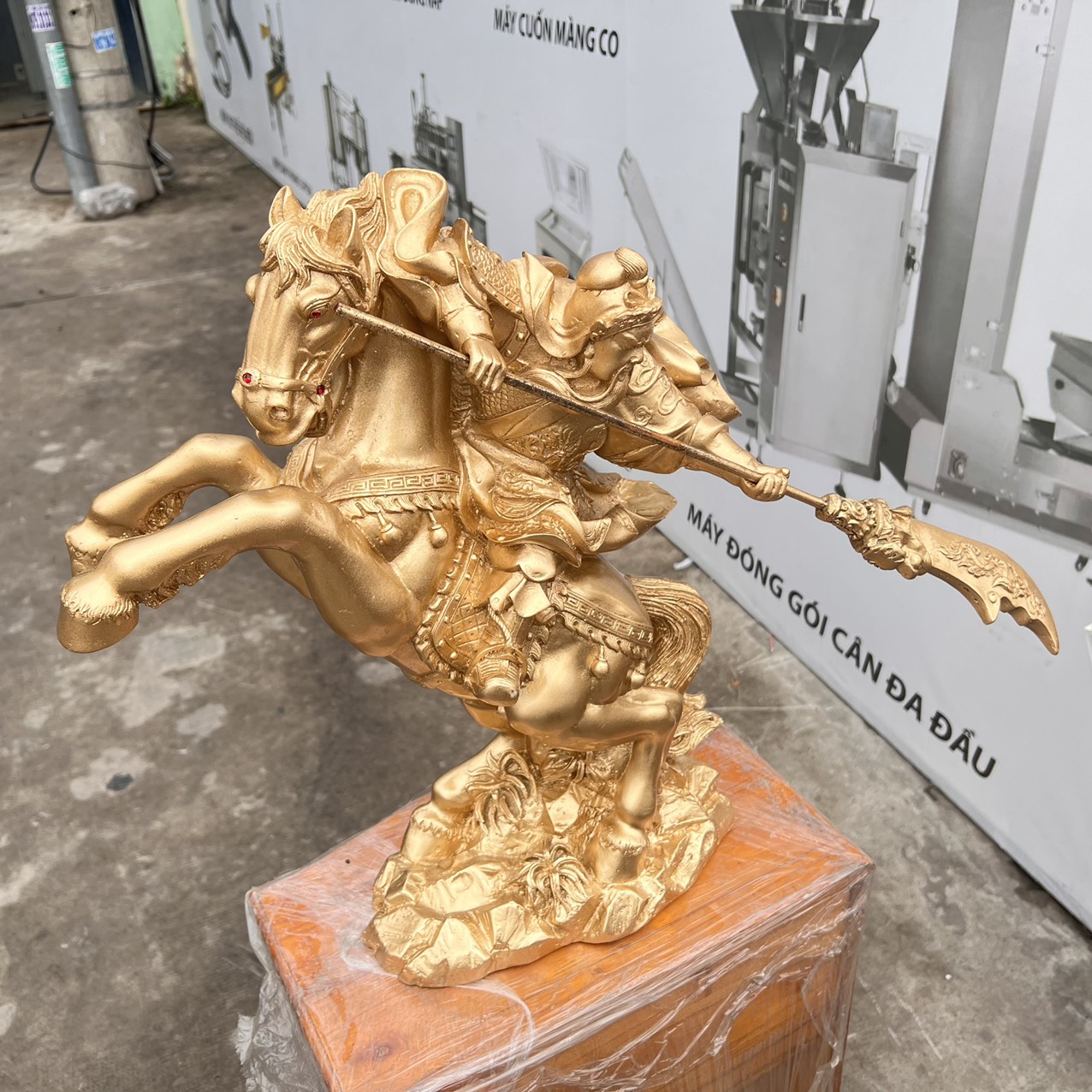 Tượng Quan Công cầm đ.ao cưỡi ngựa bằng bột đá mang lại tài lộc bảo vệ gia chủ cao 48cm