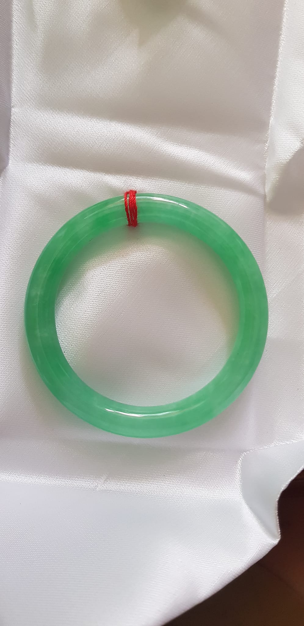 Vòng cẩm thạch A Đẹp mới 52mm Ni 52mm x cọng 8mm Màu xanh tươi sáng sang nhìn đẹp xinh lắm Nữ mệnh Mộc mệnh Hỏa mệnh Thủy 50kg - 54kg đeo vừa đẹp ạ