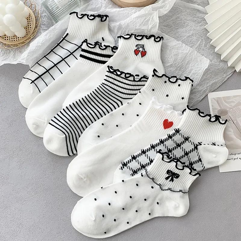 Tất vớ trắng nữ cổ cao chất liệu vải Hàn co giãn bốn chiều phong cách Vintage Hàn Quốc