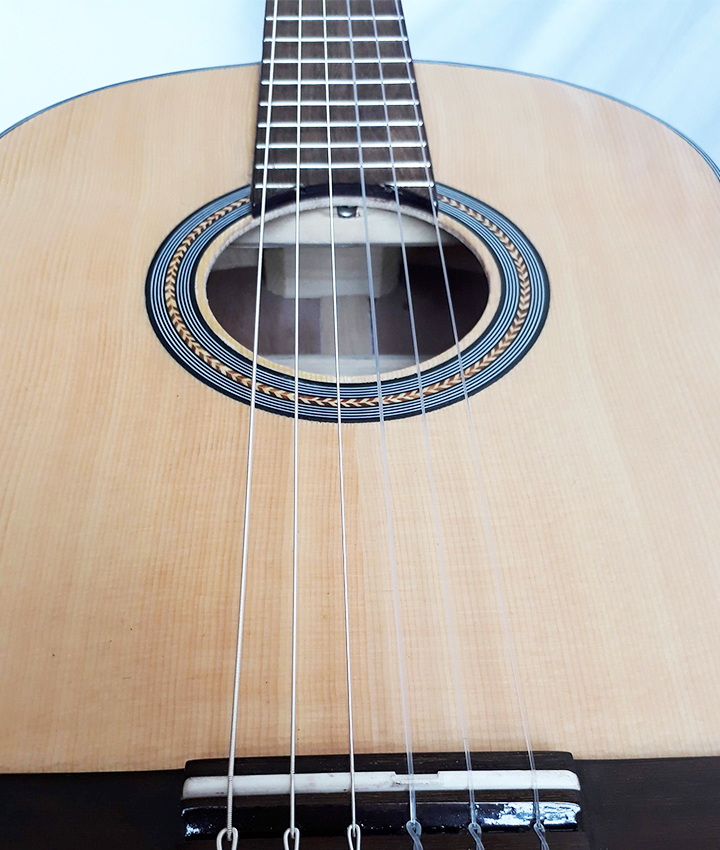 Đàn Guitar Classic DC120 dây nilon mặt gỗ thông lưng và hông gỗ hồng đào dòng trung kỹ cho âm thanh ấm áp trữ tình Duy Guitar