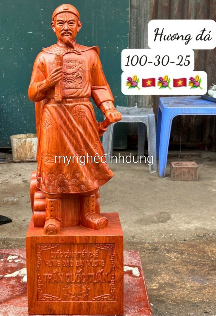 Tượng trần quốc tuấn bằng gỗ hương đá kt cao 100×30×25cm