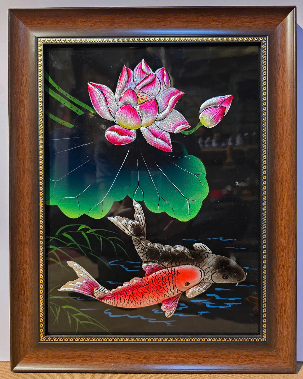 Tranh sơn mài Hoa sen cá chép