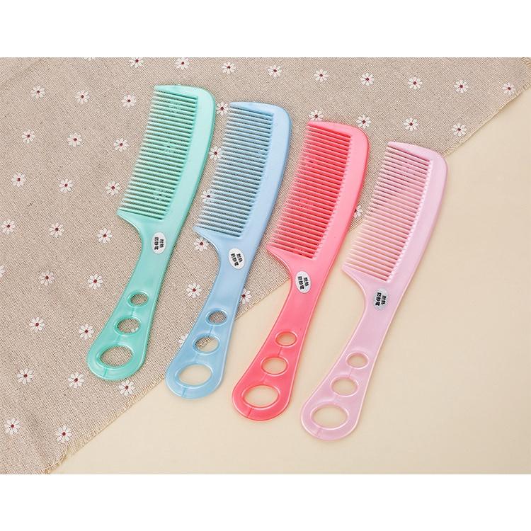 Lược nhựa chải tóc- màu ngẫu nhiên