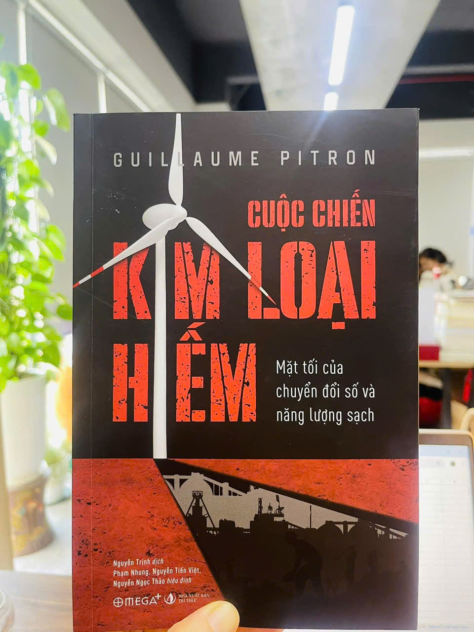 CUỘC CHIẾN KIM LOẠI HIẾM - Mặt tối của chuyển đổi số và Năng lượng sạch - Guillaume Pitron - Nguyễn Trịnh dịch – Omega