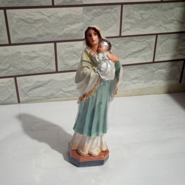 70. Đức Mẹ bế Chúa 25cm