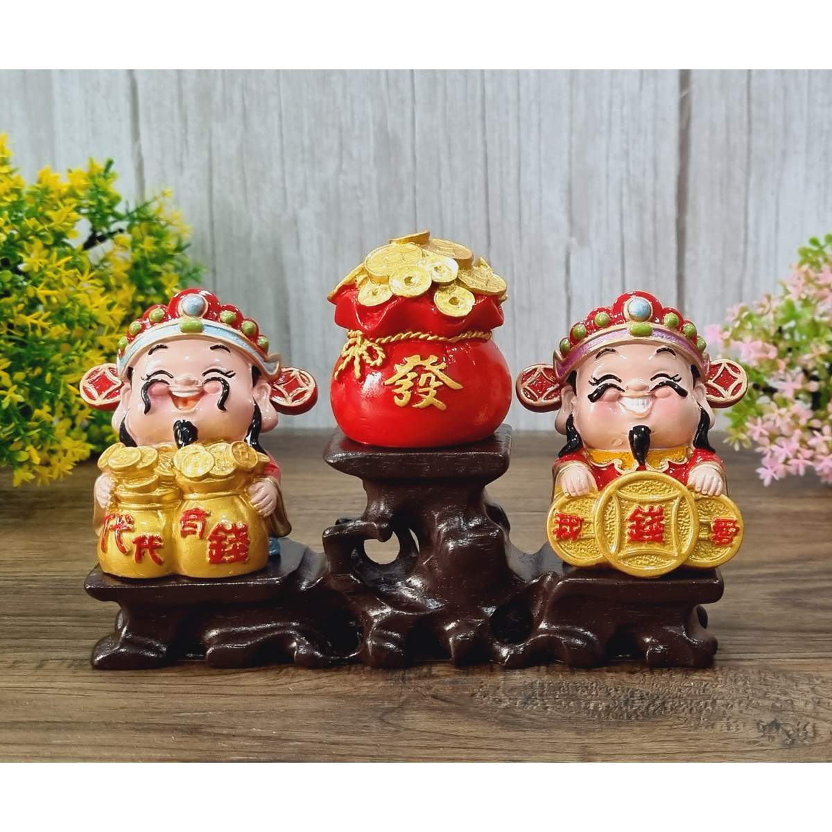 Bộ 02 tượng Thần Tài chibi 7cm cao cấp kèm túi vàng  và chân đế tam cấp vuông nhỏ