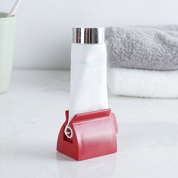 Dụng cụ nặn kem đánh răng + Tặng cọ matxa rửa mặt