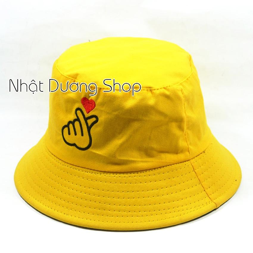Nón bucket 2 mặt thêu hình bắn tim sành điệu - Chất liệu Cotton cao cấp tạo nên sự thoáng mát - Vàng&amp;đen