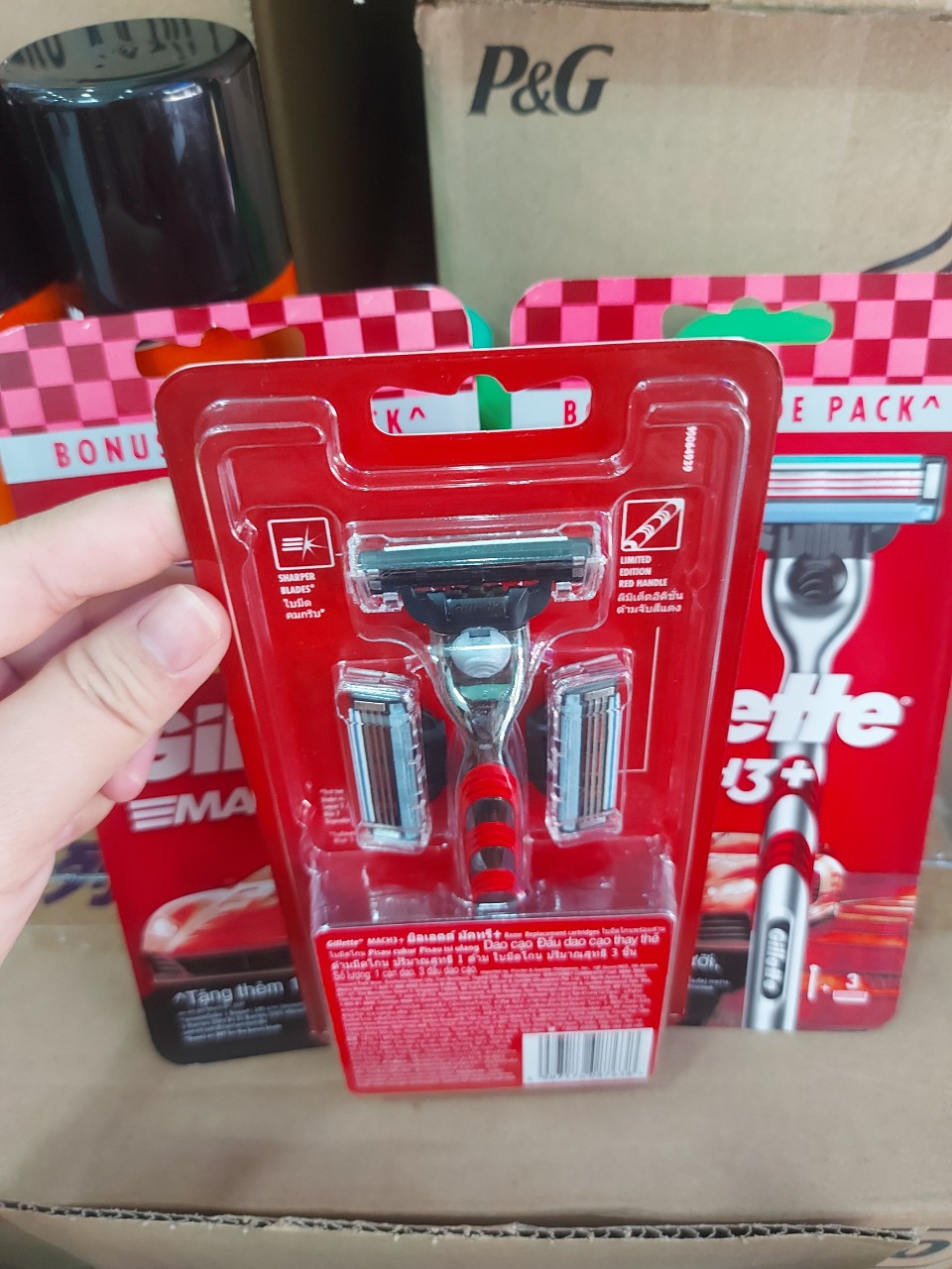 Dao cạo râu 3 lưỡi Gillette Mach3+ Red (1 tay cầm và 3 đầu cạo)