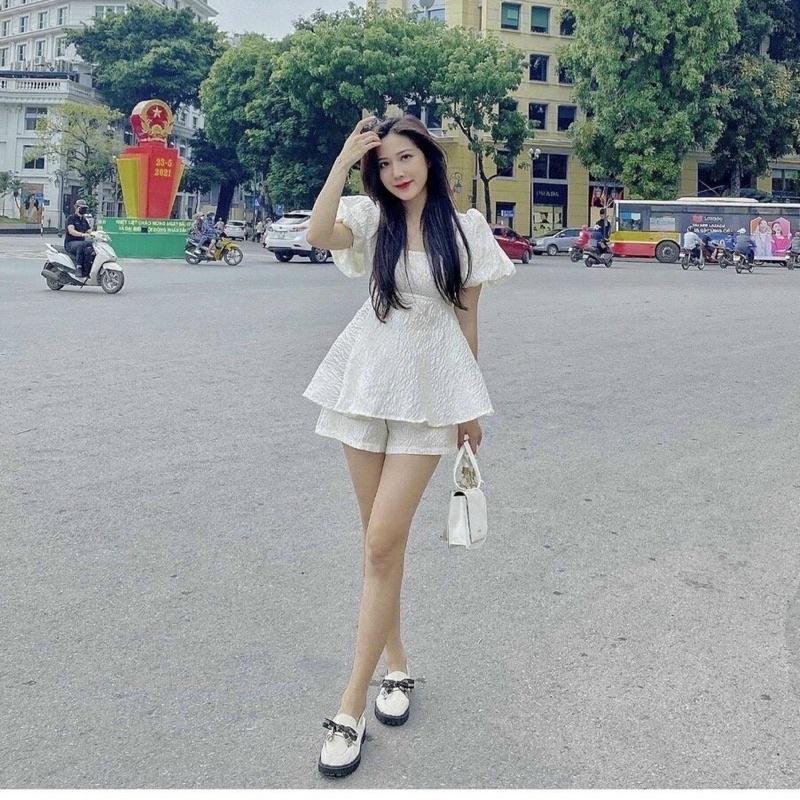 Sét Gấm Tay Bồng Nơ Sau Mix Quần Short Áo Cổ Vuông Bồng Siu Xinh Linh Dilys