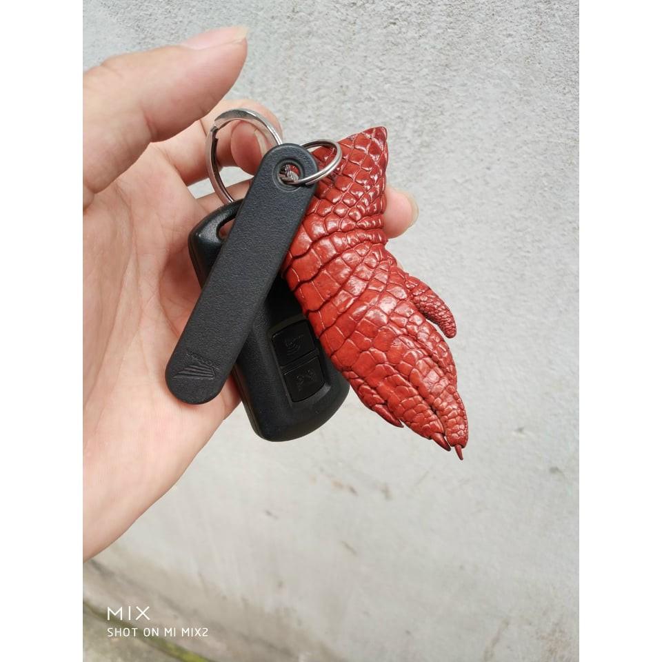 Móc khóa chân cá sấu thật