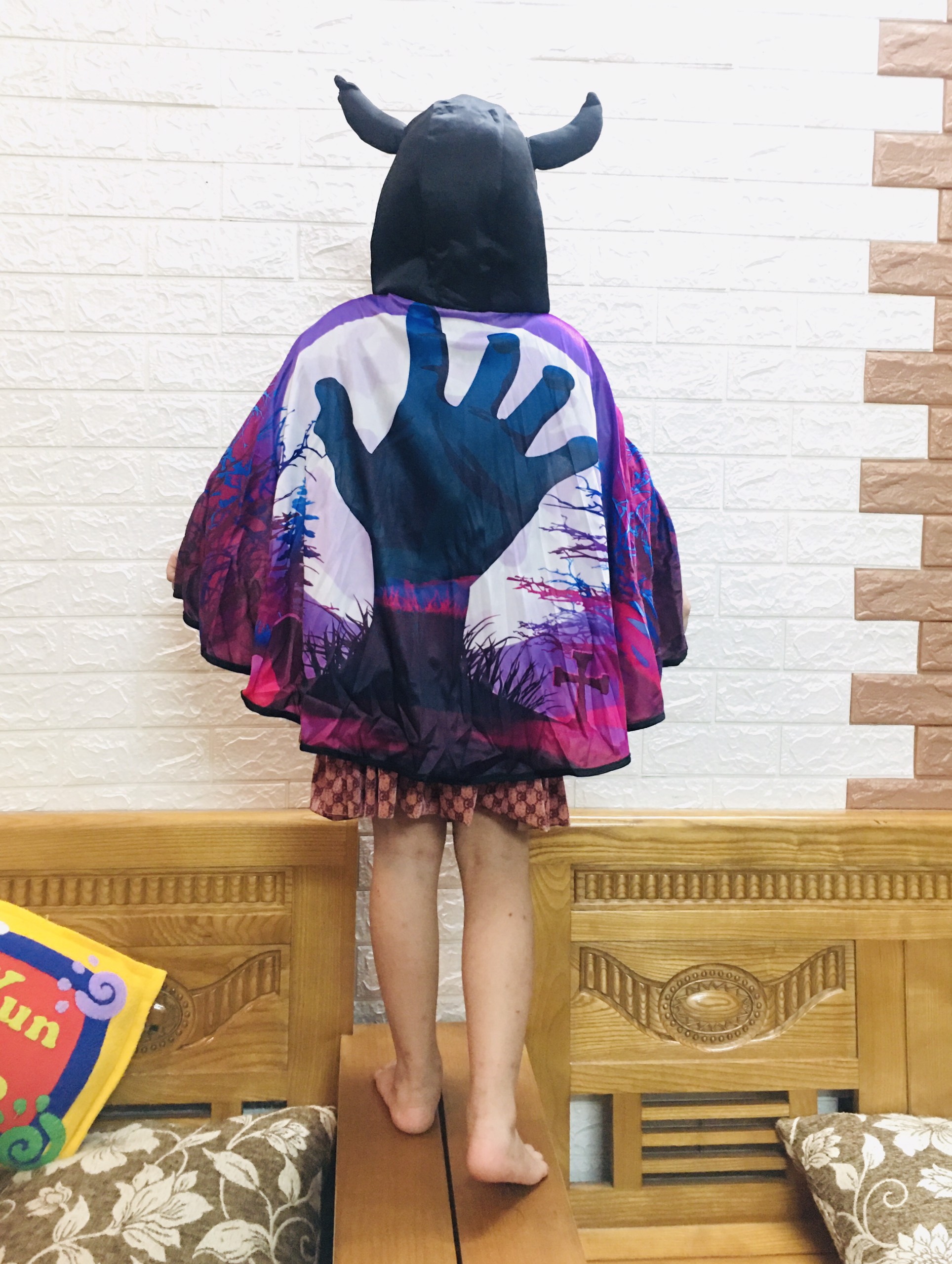 Áo choàng sừng hoạ tiết 3D hoá trang halloween