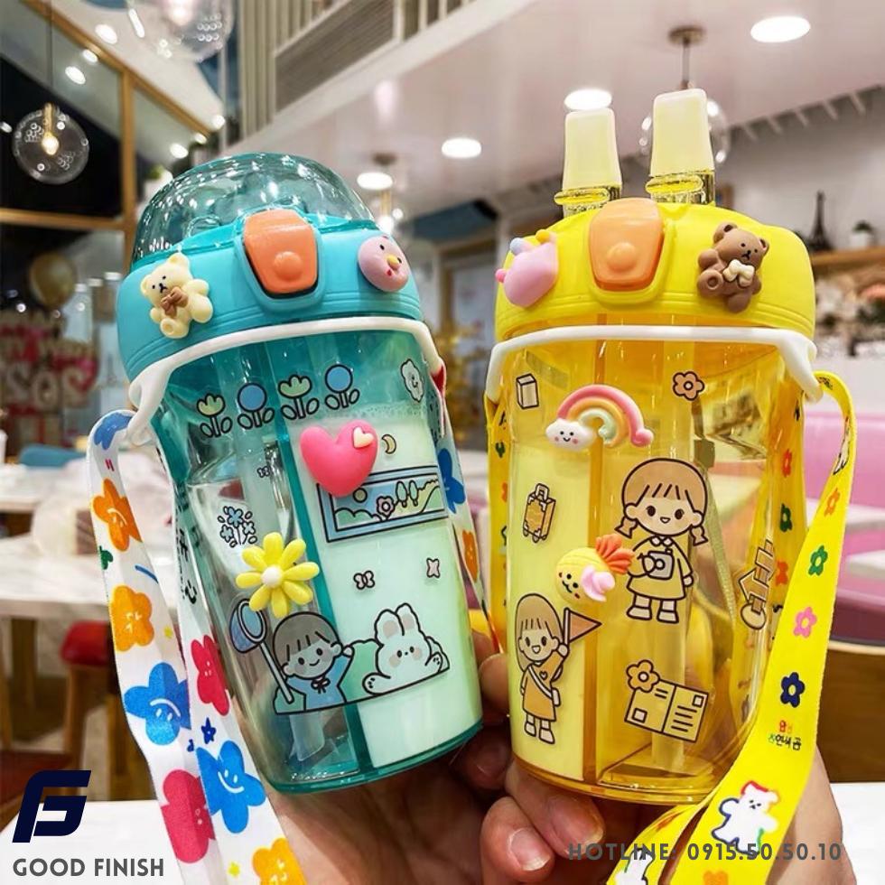 Bình nước 2 ngăn dễ thương cho bé yêu tặng kèm sticker 2d, 3d và co rửa ống hút FG Good Finish .Có dây đeo đồng màu đẹp mắt.