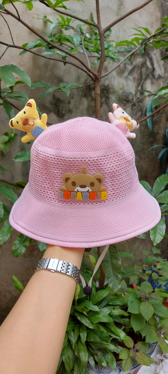Mũ, nón vành tròn dạng lưới thông hơi, giúp chống nắng tốt cho bé mẫu bearkid cực đáng yêu