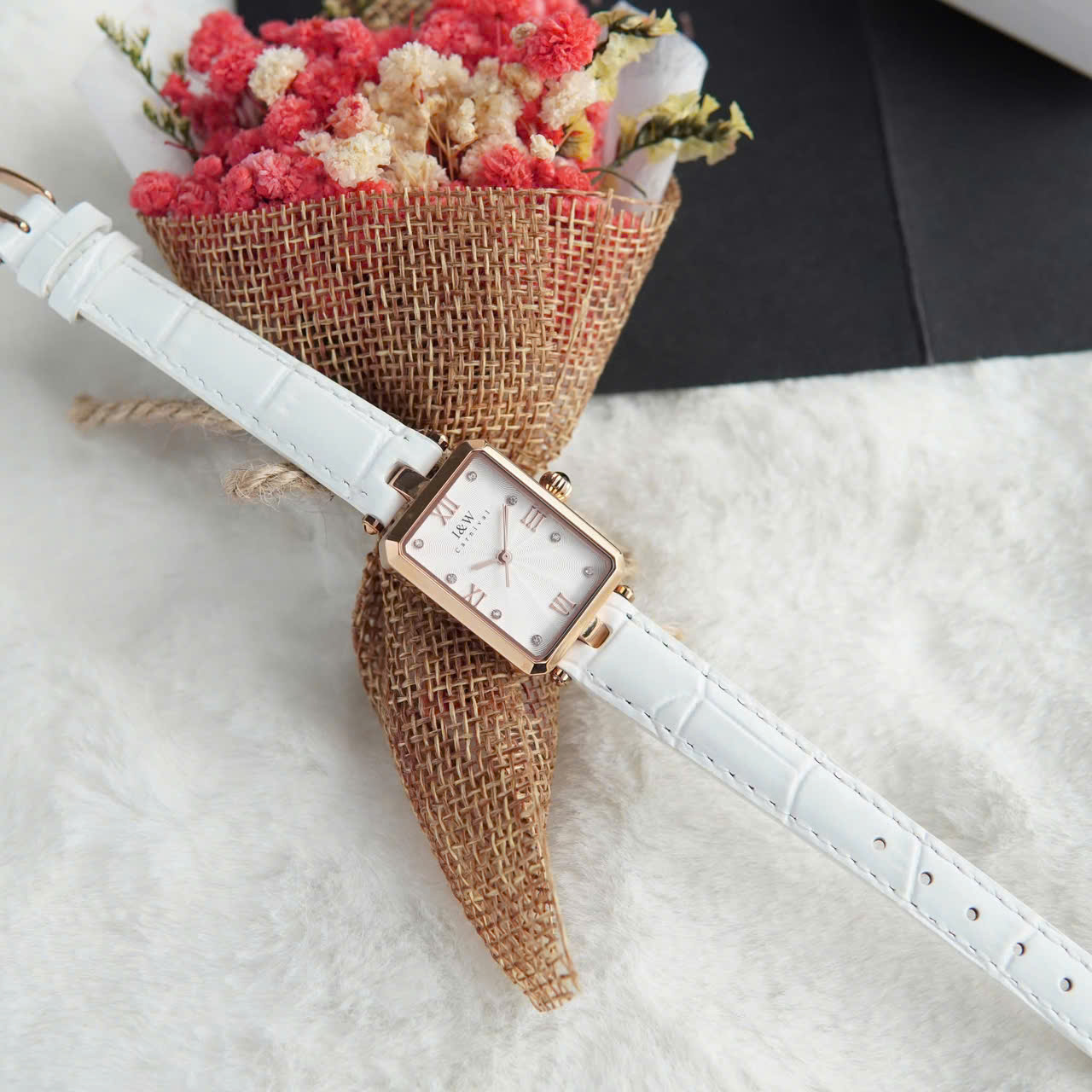 Đồng hồ nữ chính hãng I&amp;W Carnival 631L-D1,Kính chống xước,Chống nước 30m,bảo hành chính hãng,Máy điện tử(pin),mặt chữ nhật dây da