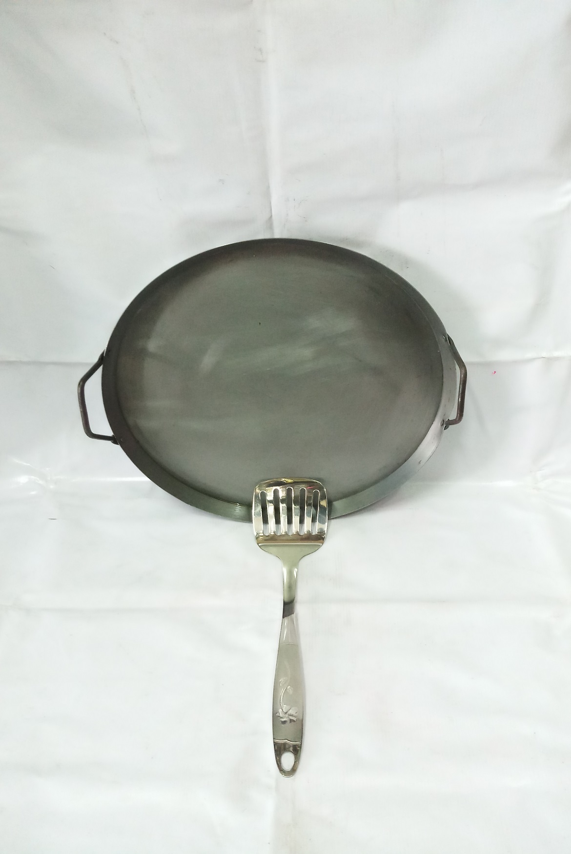 COMBO 1 CHẢO THÉP HAI QUAI CHIÊN BÁNH BỘT,CHIÊN CƠM,CHIÊN NUI,MÌ XÀO BÒ+ 1 SẠN LẬT RÃNH INOX CAO CẤP.
