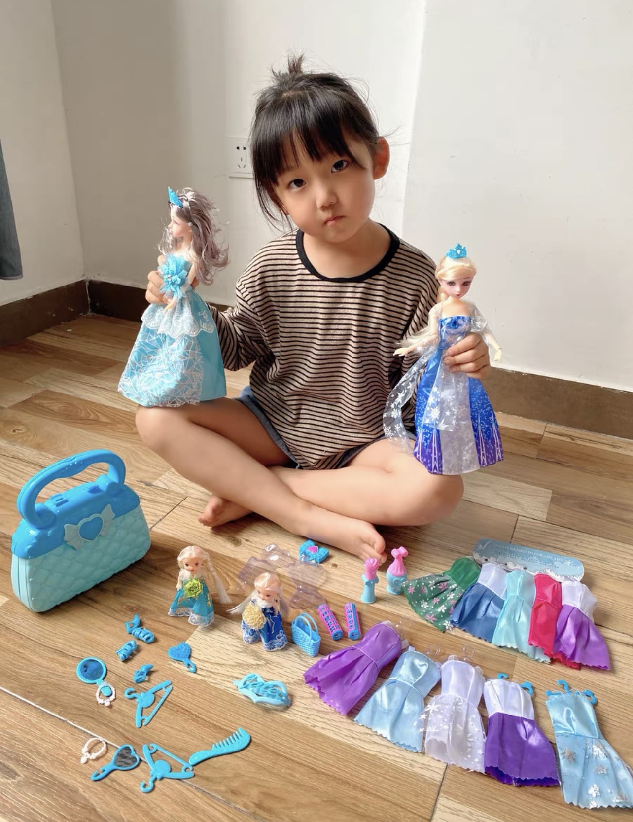 Bộ Đồ Chơi Búp Bê Công Chúa Elsa Kèm Phụ Kiện Trang Điểm Làm Đẹp, Búp Bê Cho Bé Gái, Búp Bê Tóc Mây