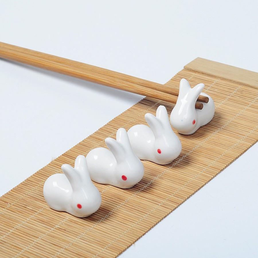 Gác đũa bàn ăn họa tiết thỏ trắng phong cách Nhật Bản cực xinh