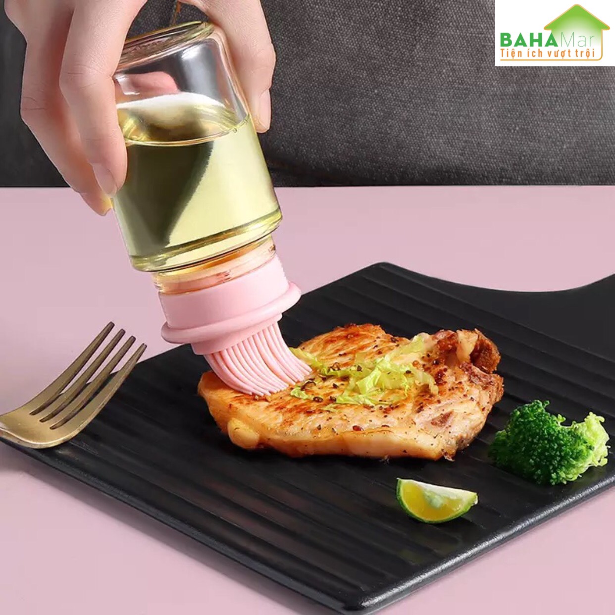 BÌNH GẮN CỌ SILICONE PHẾT DẦU NƯỚNG "BAHAMAR" có thể đổ đầy bình với dầu, nước sốt, ...để phết lên cho bánh ngọt, thịt và rau củ…