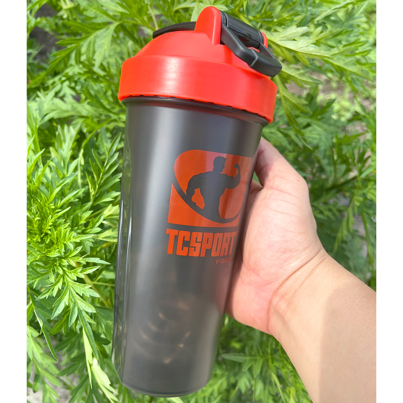 Bình lắc Shaker pha sữa cho người tập GYM hiệu TCSPORTFOOD - Bình nước thể thao Shaker 600 ml - Màu đen nắp đỏ