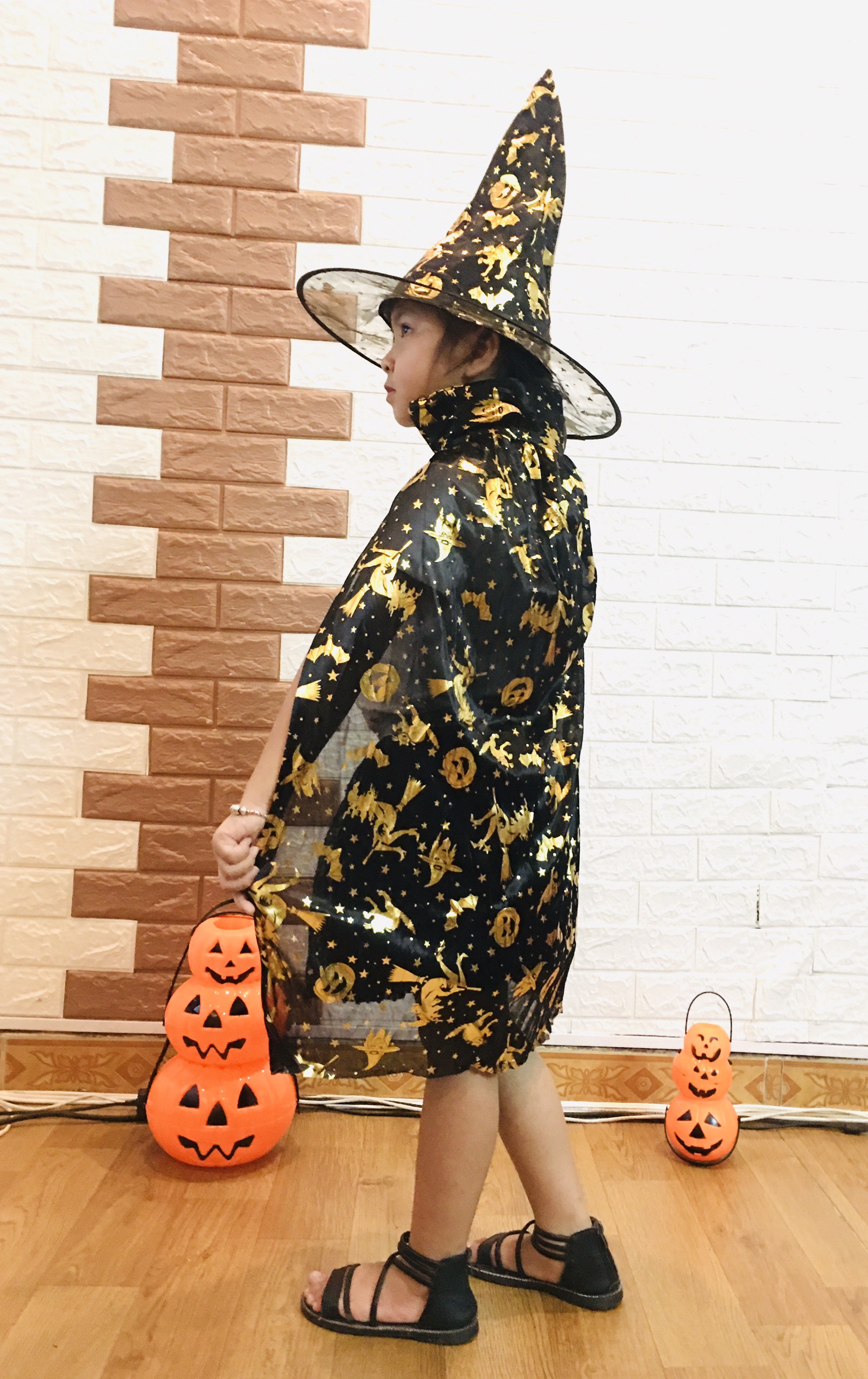 SET Áo choàng phù thuỷ kèm mũ hoá trang Halloween