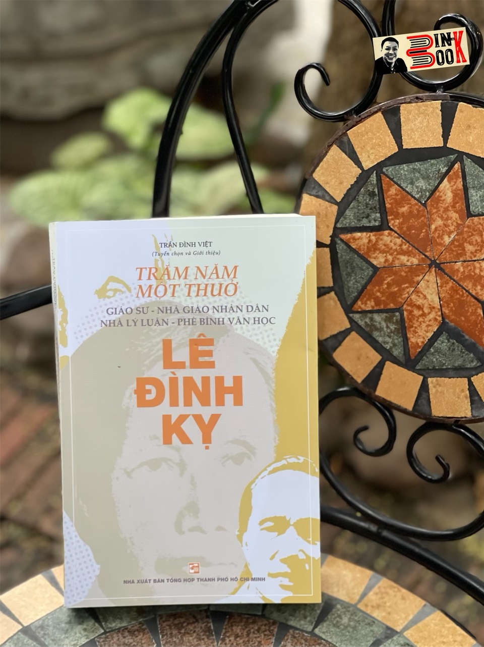 TRĂM NĂM MỘT THUỞ - giáo sư nhà giáo nhân dân nhà lý luận phê bình văn học Lê Đình Kỵ - Trần Đình Việt tuyển chọn và giới thiệu – Nxb Tổng hợp Tp Hồ Chí Minh