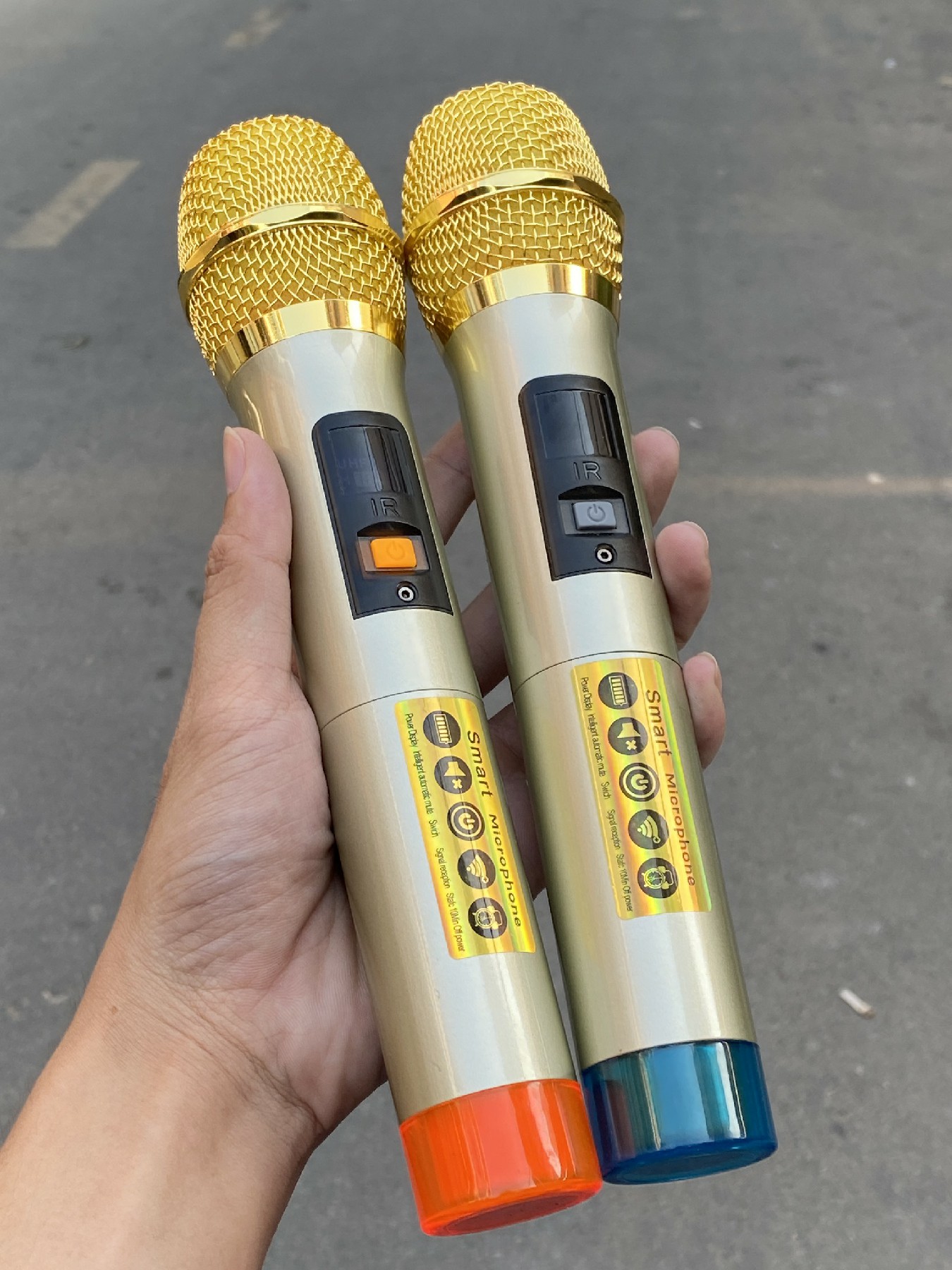 Loa kéo di động MTMax BK22 - Dàn karaoke ngoài trời bass 4 tấc đôi ngang, 2 treble - Loa khủng long công suất đến 6000W - Kèm 2 micro UHF - Đầy đủ kết nối Bluetooth, AV, USB, SD card, TWS - Thùng gỗ cao cấp cho âm thanh mạnh mẽ, chân thực - Hàng nhập khẩu