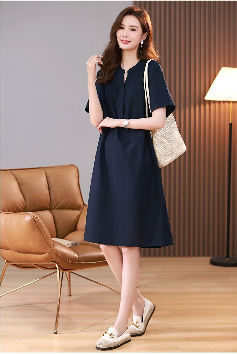 Đầm suông cổ chữ V thiết kế đơn giản, trẻ trung được nhiều khách hàng ưa chuộng da199