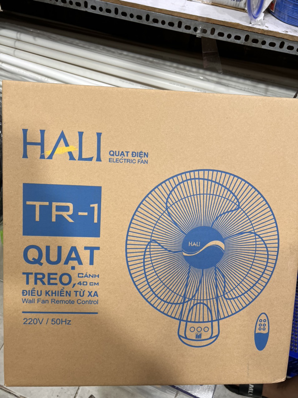 Quạt treo tường Hali (CÓ REMOTE) TR-1 (Hàng chính hãng) - Màu Ngẫu Nhiên