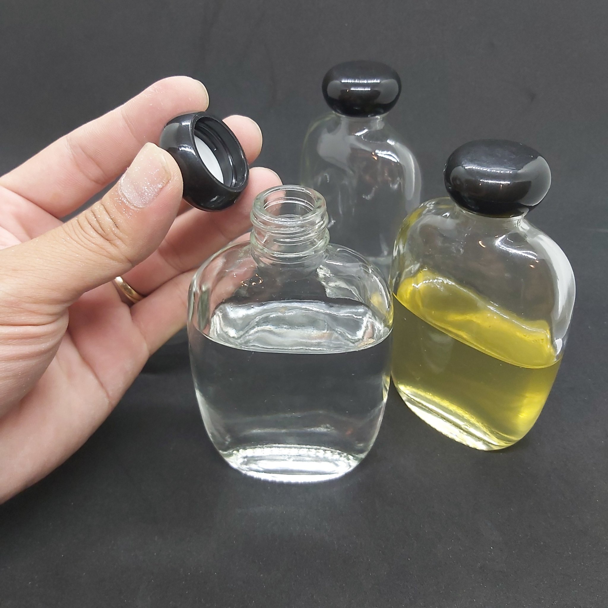Chai thủy tinh 100ML BẦU DỤC - DẸT nắp nhựa đen tròn - Vỏ Chai 100ML, bình thủy tinh trong suốt