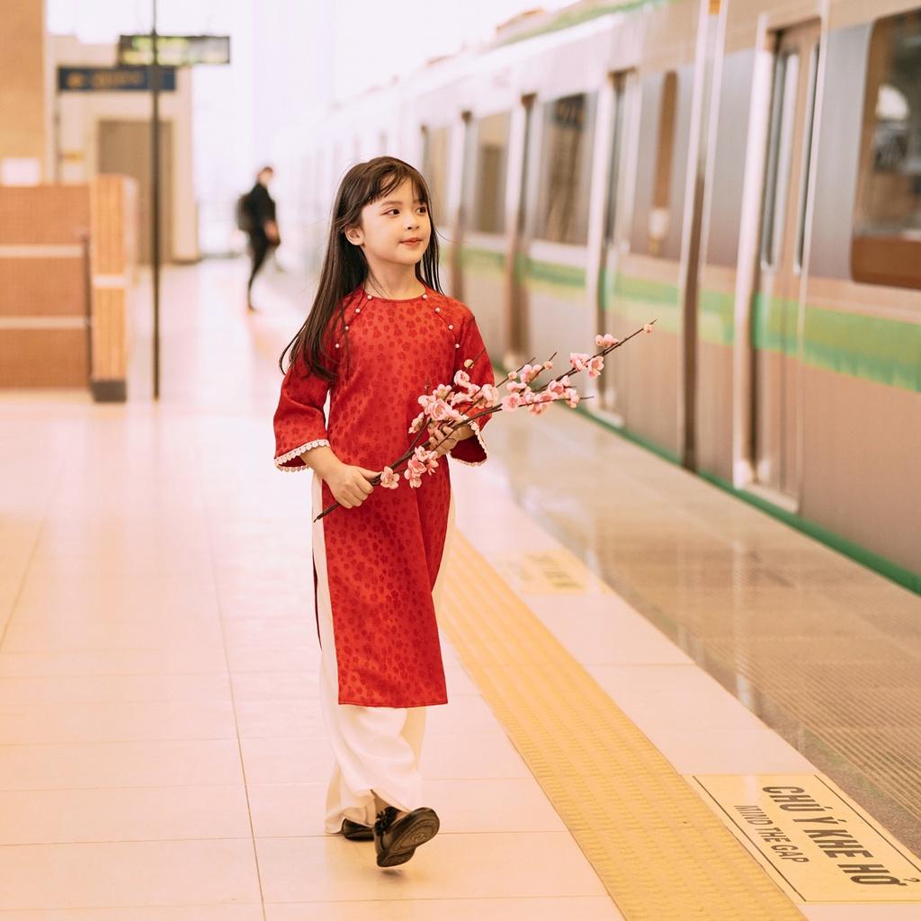 Áo dài cách tân bé gái BYZU chất vải gấm hoa mai đỏ đô cao cấp