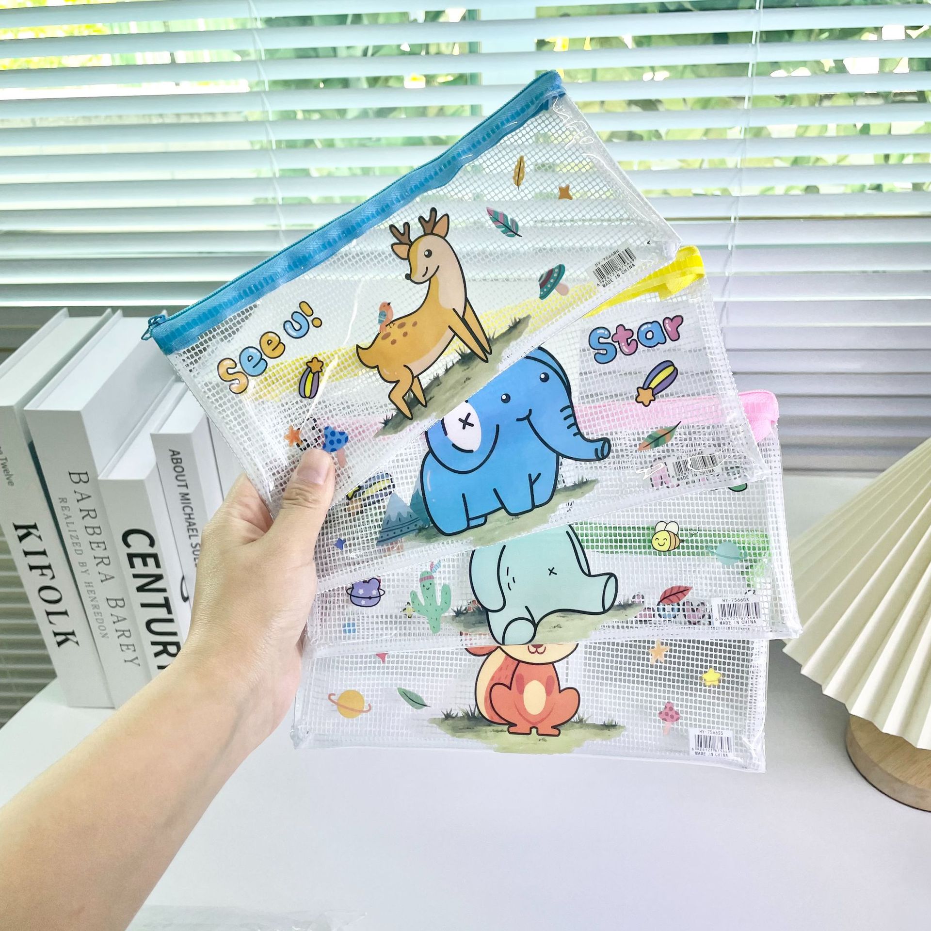 Túi lưới đựng hồ sơ có dây kéo họa tiết dễ thương kích thước 24x33cm