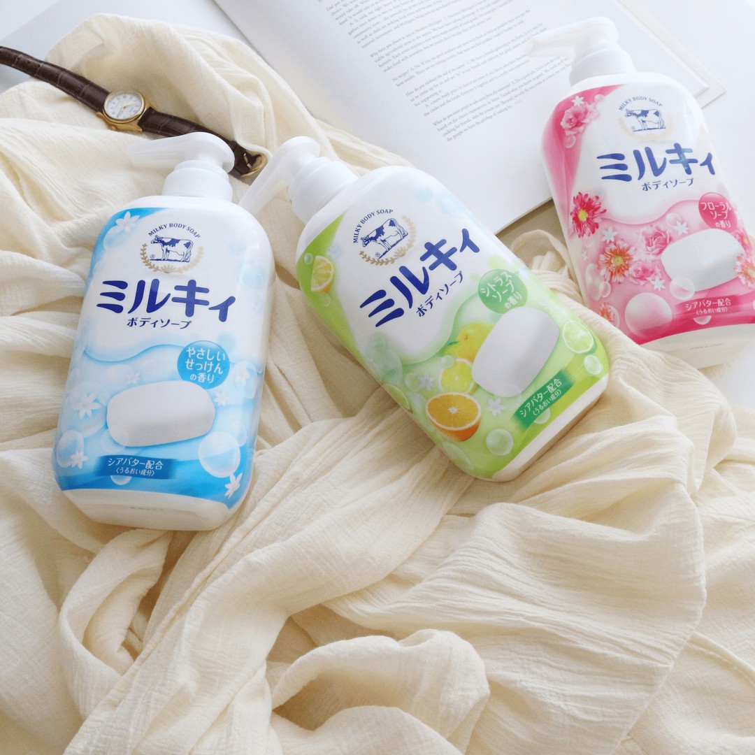 Sữa Tắm Dưỡng Trắng Mịn Da Hương Hoa Cow Milky Body Soap Pump Chiết Xuất Sữa Bò Tươi Refil 400mL (Combo 400mL Và Set 24ml)